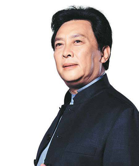 老戏骨23岁出道,43年124部作品,演的皇帝比张铁林的还多