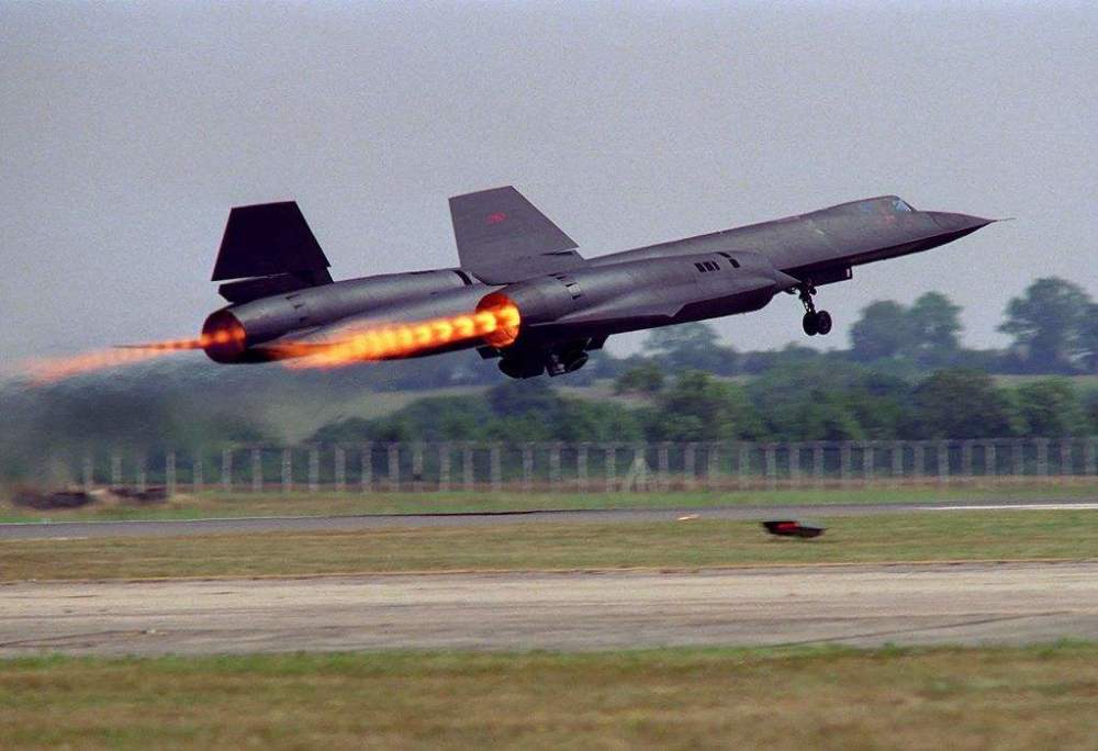 半世纪前黑科技:SR-71黑鸟侦察机放在现在,是