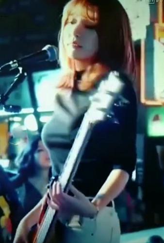 抖音最美贝斯手智仁一夜霸屏,那谁还记得我们