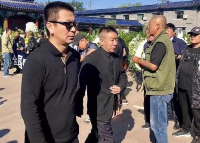 窦唯有情有义,臧天朔去世后的第11天,窦唯发歌