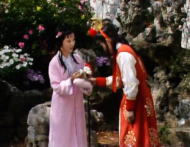 林黛玉不把落花撂在水里,这和南宋一位诗人的