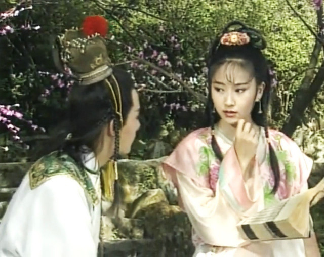 林黛玉不把落花撂在水里,这和南宋一位诗人的