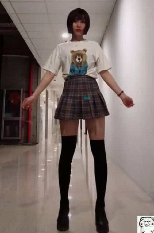 抖音超长腿特效开启后的效果网友怎么不上天呢