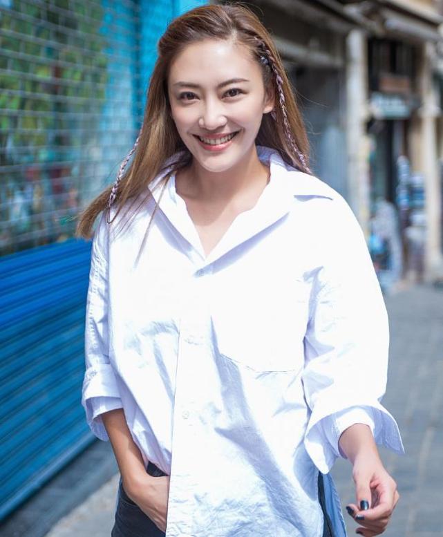 应采儿这状态太好了吧,"山鸡哥"陈小春能娶到,真是好大福气!