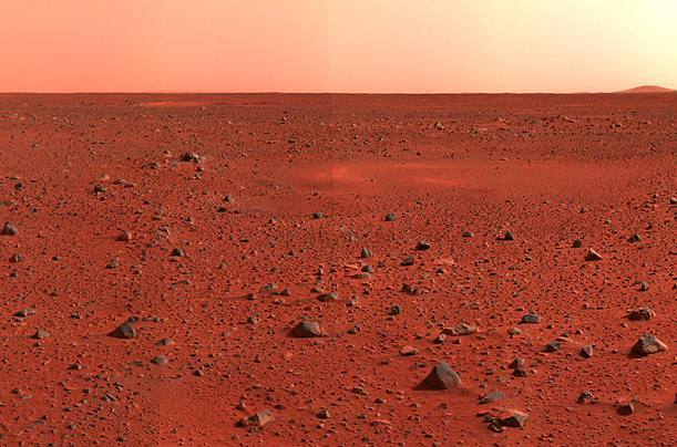 资料图:火星表面《今日美国报》13日称,在漫长的过程中,与"机遇"号打