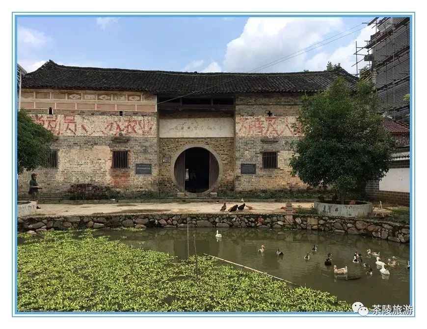 2005年,红军村(湾里村)被纳为全国红色旅游线的参观点之一,而保存了