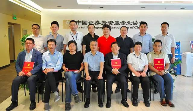 会议当天,中国证监会私募部主任陈自强,中国基金业协会党委书记,副