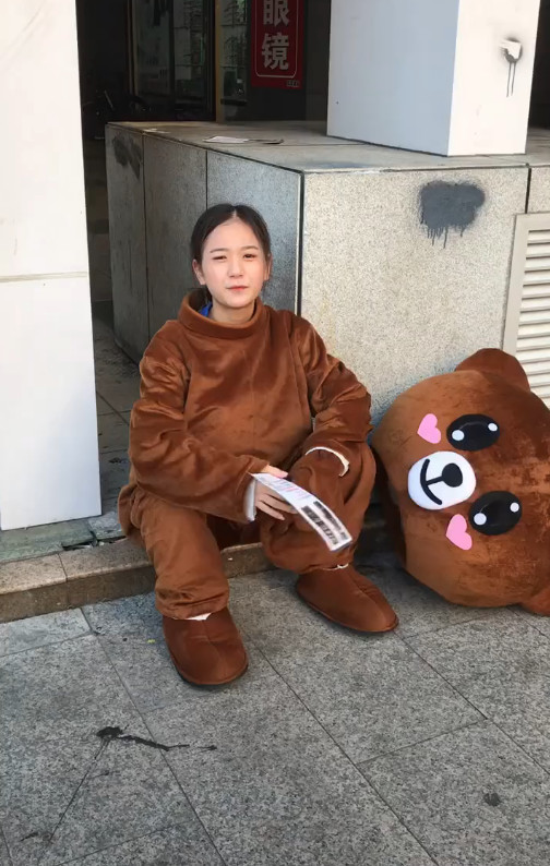 抖音网红熊女孩真容曝光当她笑起来瞬间网友天使笑容