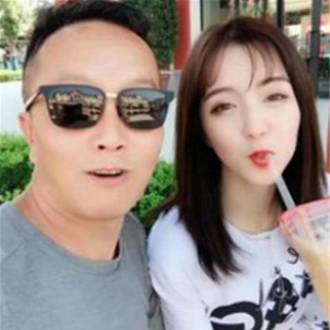 女主播莉哥要凉?直播间公然戏唱国歌遭整改,网