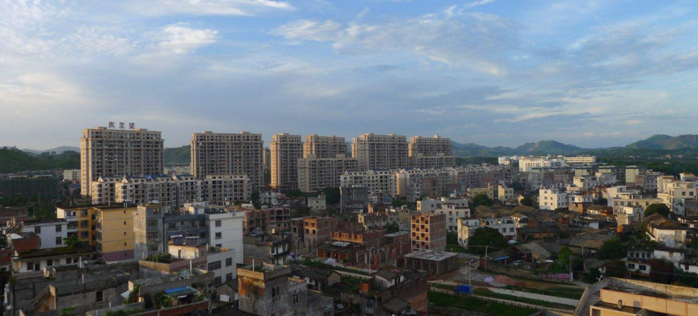 广西最寒酸的县城,人口总数省内排名第三,交通