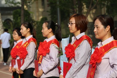 从教19年初级职称,博士9年不评高级,莫让职称