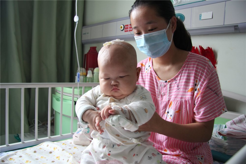 95年小伙曾为爱情拒取体内钢板 如今又因重病