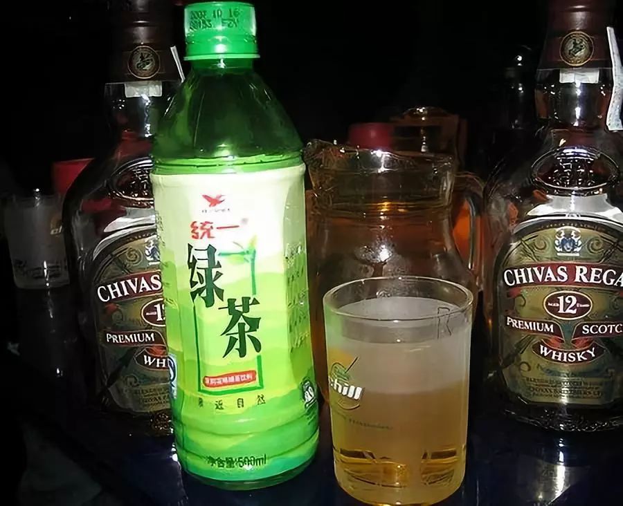 "破案"了:原来威士忌兑绿茶是他发明的