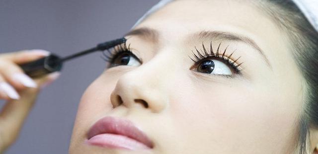 万能的凡士林&维生素E,不仅能去眼袋细纹,还