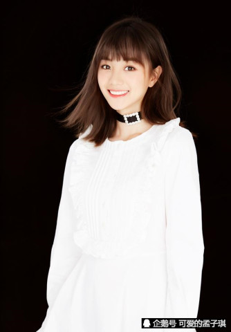 胡意璇纯白系写真来袭,甜美撩动人心,新戏《丑妃驾到》引期待