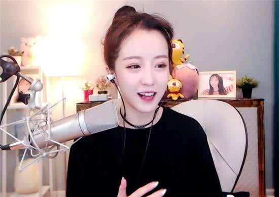 网红莉哥直播间大肆篡改国歌,被封杀!网友直呼