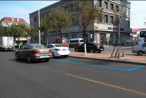 认准颜色!滨海新区施划蓝色免费停车位3173个