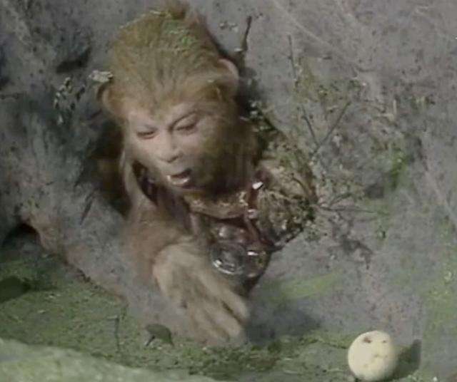 孙悟空被压500年,唯一给其送桃的小孩啥来头?说出来你别不信