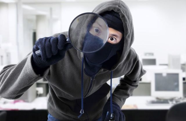 良心小偷警察被搞蒙偷钱只偷一半小偷都是熟人留点情面