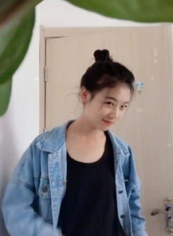 抖音腹肌姐火了,当她掀开衣服的一刻,网友们