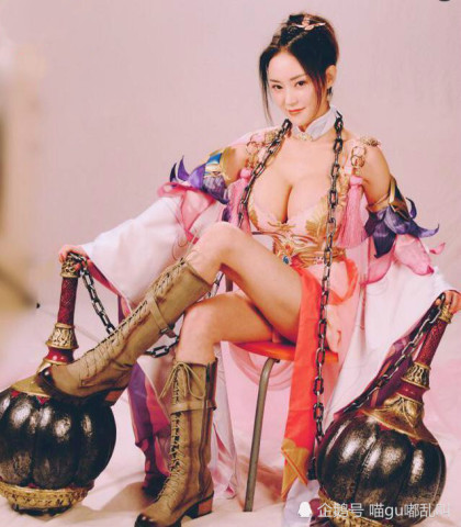 潘春春扮演的李元霸,让人分不清哪个是真的锤,网友:这也太凶了