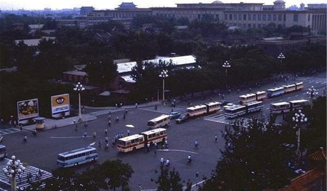 80年代的北京城:图一长安街一景,图三记忆中的北冰洋冰棍