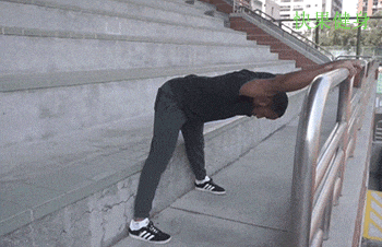 为什么肩膀僵硬很难受?在家里简单地进行,消除肩酸的6个动作