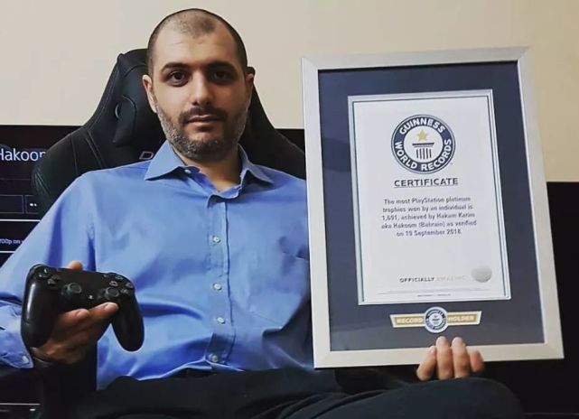 获得最多 psn 白金奖杯的人.