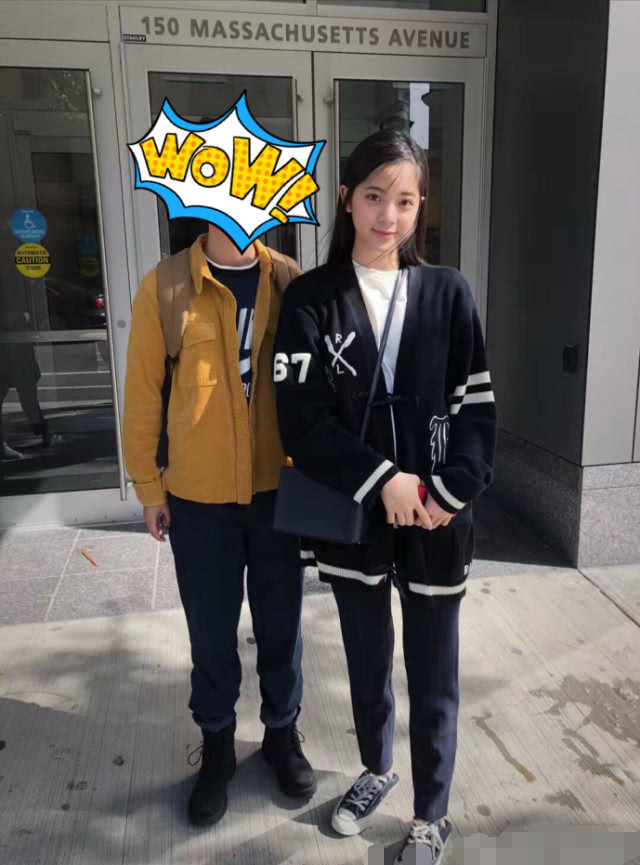欧阳娜娜国外求学被偶遇,明星光环不见脸型圆