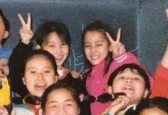 迪丽热巴小学照片被疯传,网友:整没整容一目了然