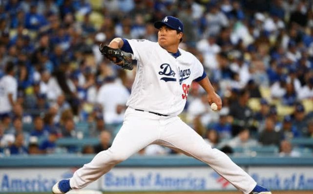 美职棒国联赛火爆花絮:捕手遭嘘怒砸休息室 守备接杀不惜撞外墙