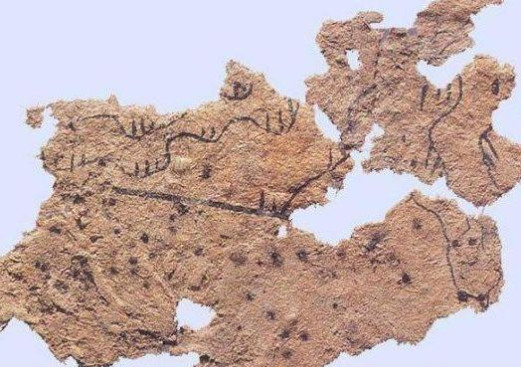 一位老农因肚子疼,去拉屎,不料却拉出了两个世