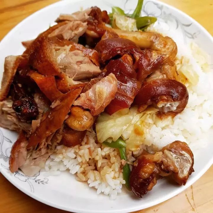 有半数都不合格正宗的隆江猪脚饭在卤汁上面时间成本可是很高的得先