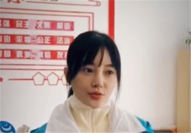 李小璐出席公益活动,回应名誉权案:感谢法律还