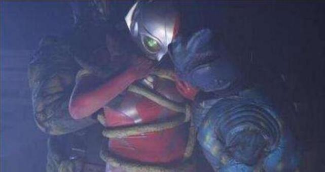 《苍月奥特曼》奇洛星人欲占地球，以人为食，苍月自愿献身怪兽