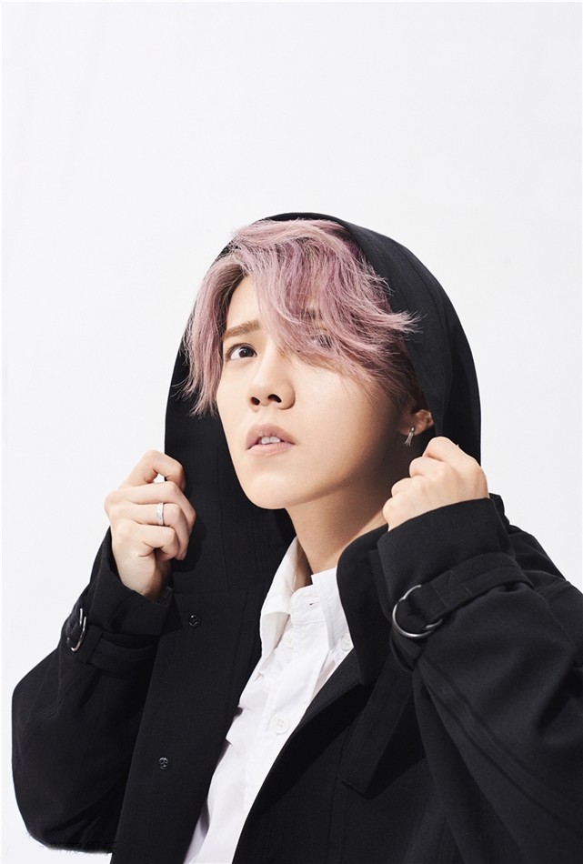 顶流男星鹿晗酷炫粉毛个性迷幻