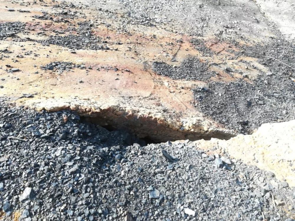 煤矿开采导致土地开裂。新京报记者卫潇雨 摄