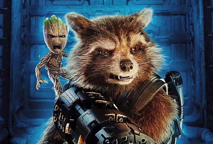 小浣熊喜欢把东西洗一洗再吃,当它拿到了棉花糖