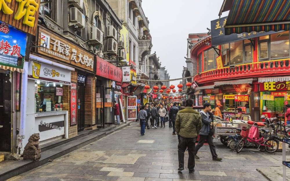 這座城市是山東省的省會,歷史悠久,既有名吃又有好玩的景點