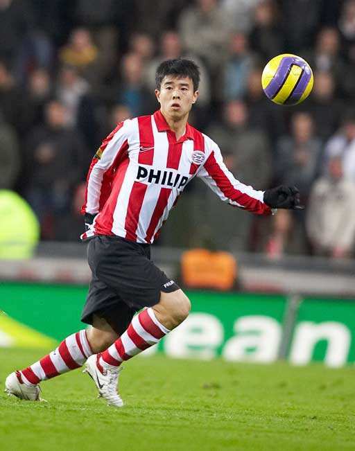 2007年2月21日凌晨,2006-07欧冠1/8决赛首回合,孙祥效力的埃因霍温