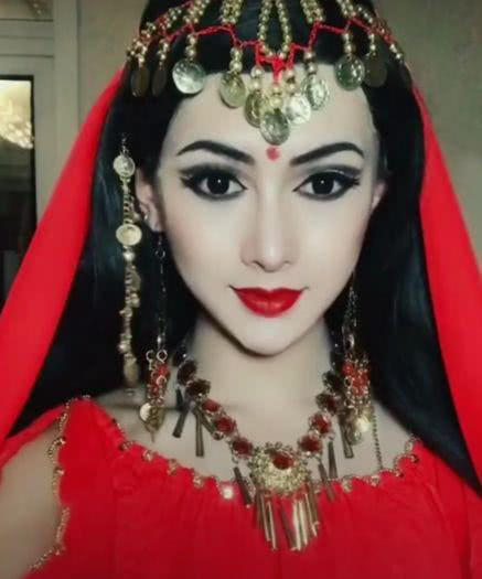 抖音这个"月兔精"火了!卸妆露出真容之后,网友热议不断