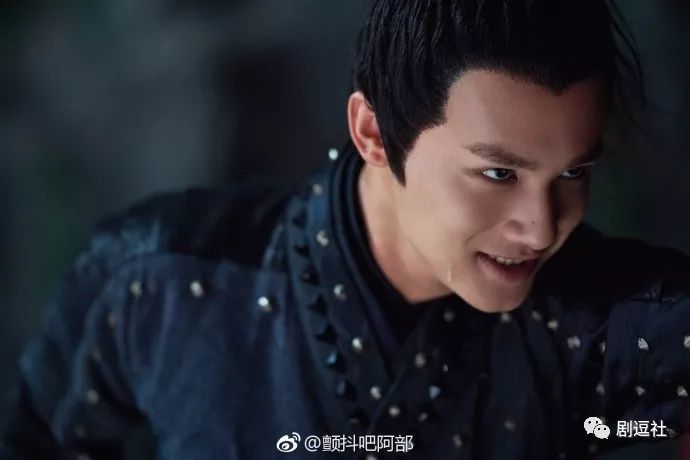 90后演技派又添一员 一剧挑战四角 他用炸裂演技逼疯观众