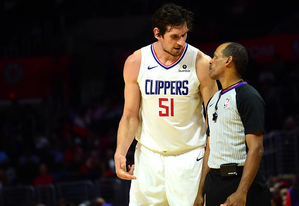 博班解释扣坏篮筐:想展现自己的力量训练成果