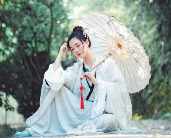 为什么韩国人经常穿韩服,中国人却很少穿汉服