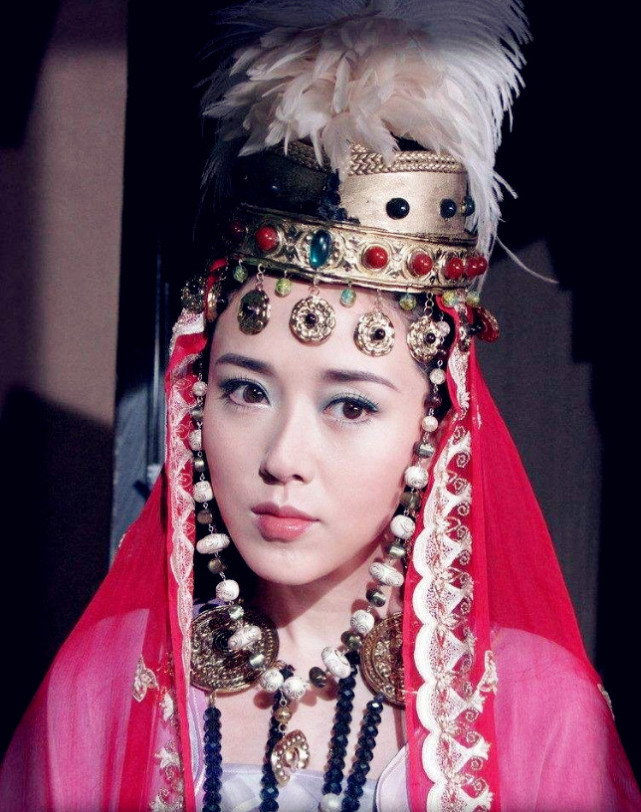 其实这两个小孩正式黄袍怪和百花羞公主生的两个孩子,孙悟空就以此