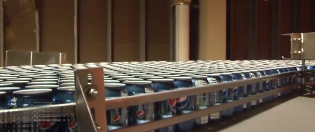 外国老人64年只坚持喝可乐不喝水,老人表示:死