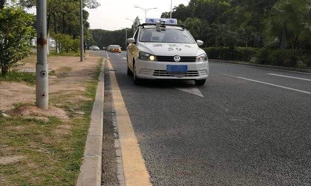 科目三考试靠边停车被扣100分安全员看见后也很无语