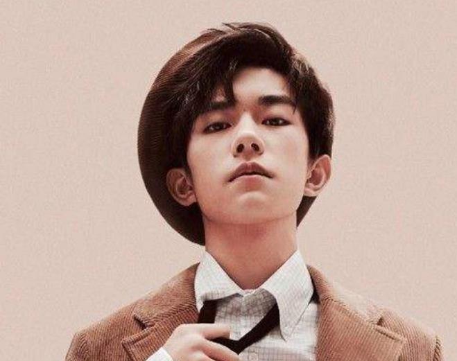 男星眨眼放电哪家强朱一龙蔡徐坤易烊千玺,没有最帅只有更帅