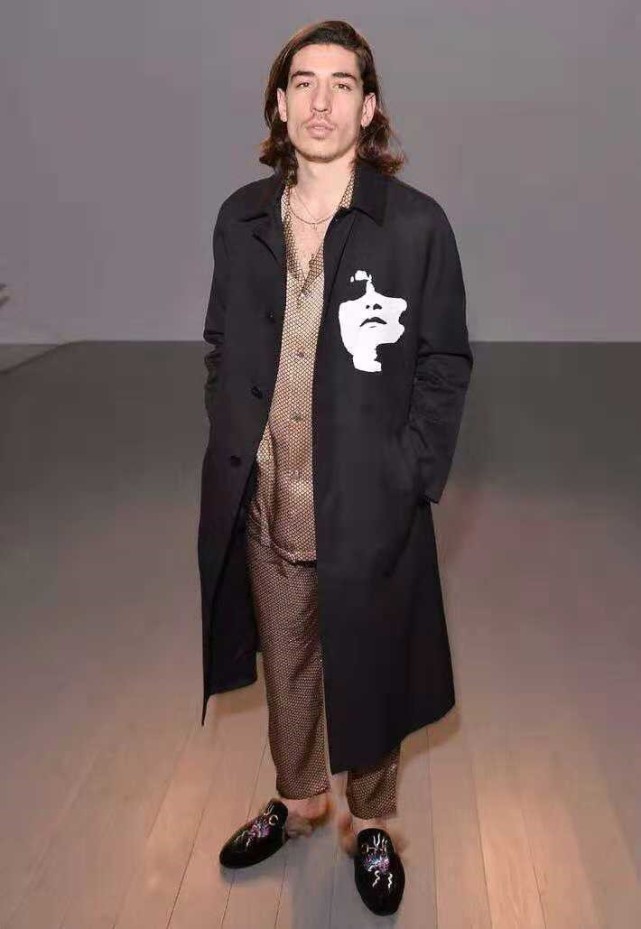 《球星说》首期谁最亮?澡堂歌王姆希塔良对飚