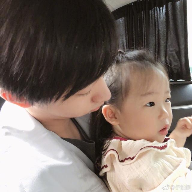 伊能静|伊能静儿子哈利恋爱了？用心示爱并高调表白异性：就爱你凸凸的颧骨